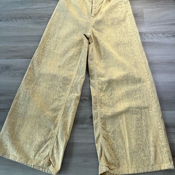 Urban Outfitters BDG 29 Yellow Snakeskin Super Flare Leg Jeans - Picture 9 of 15